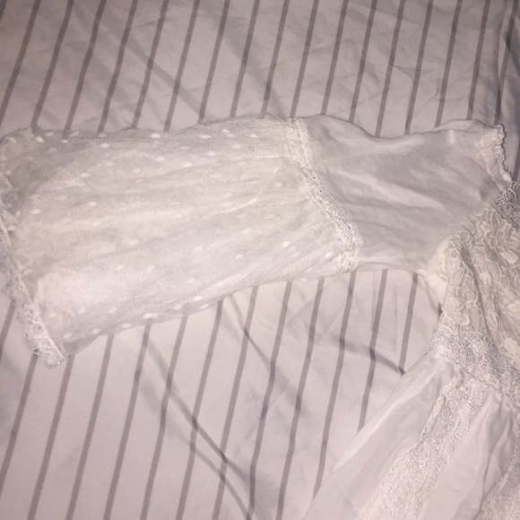 A beautiful blouse - Picture 2 of 8